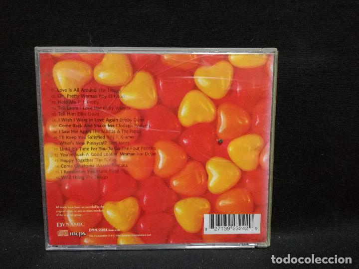 CDs de m&uacute;sica: CD - LOVE IS ALL AROUND - VARIOUS ARTISTS - Foto 2