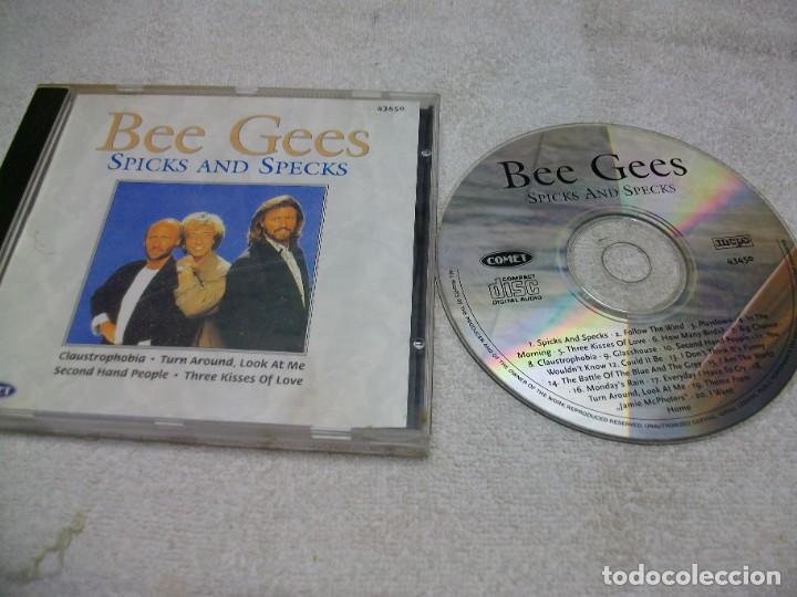 CDs de m&uacute;sica: BEE GEES SPICKS AND SPECKS CD - Foto 1