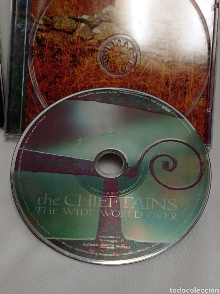 CDs de m&uacute;sica: CD THE CHIEFTAINS THE WIDE WORLD OVER - Foto 2