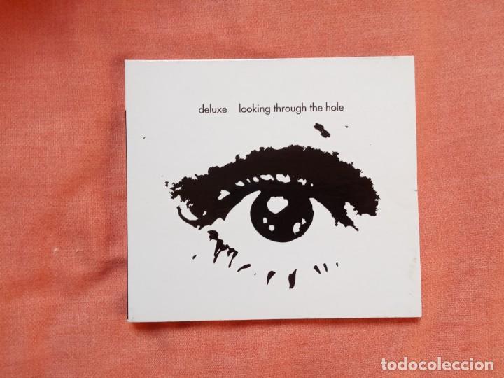 CDs de m&uacute;sica: DELUXE - LOOKING THROUGH THE HOLE - CD SINGLE 2002 - Foto 1