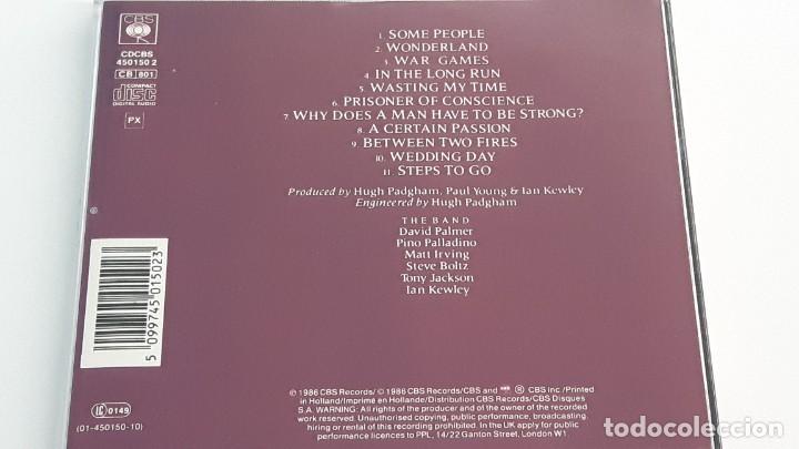 CDs de m&uacute;sica: CD PAUL YOUNG - BETWEEN TWO FIRES - Foto 3