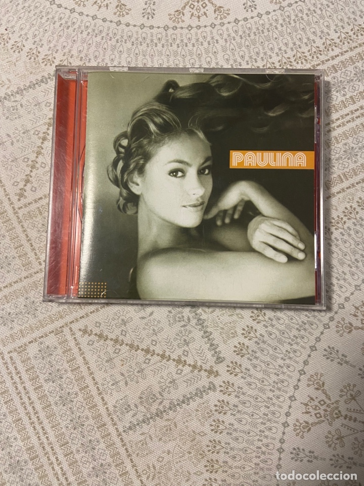 CDs de m&uacute;sica: Cd Paulina Rubio. Paulina, con letra de las canciones. La sujeci&oacute;n del cd est&aacute; rota.