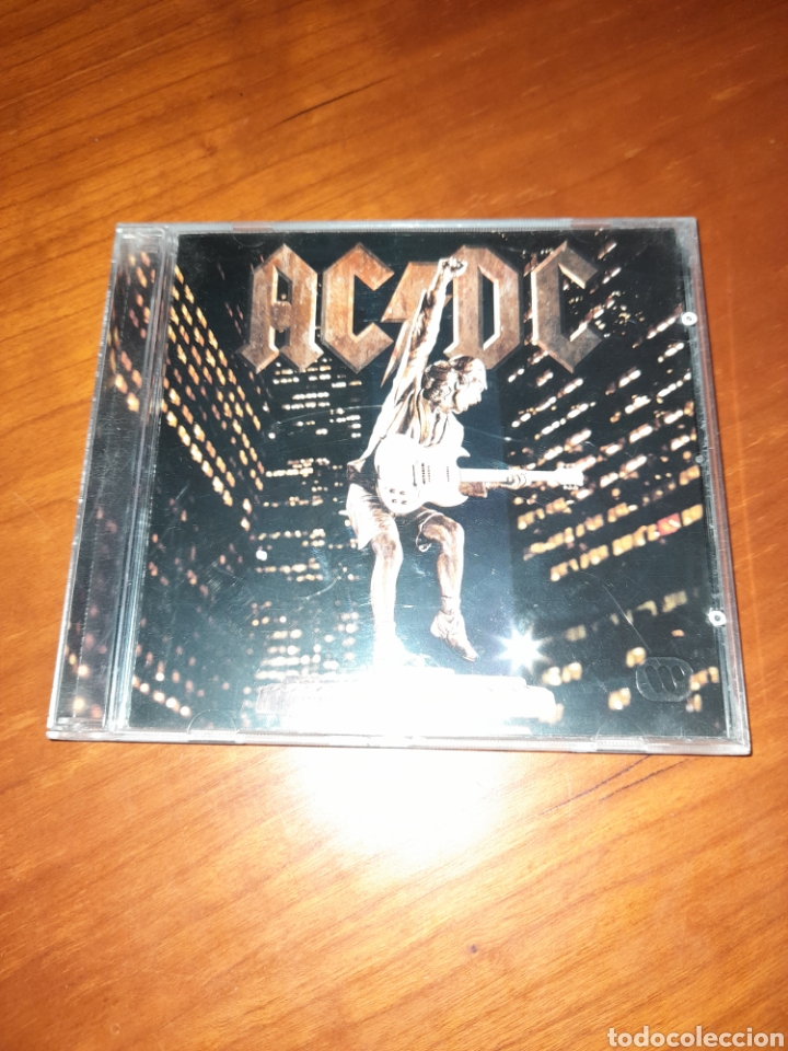 CDs de m&uacute;sica: AC DC Stiff upper lip - Foto 1