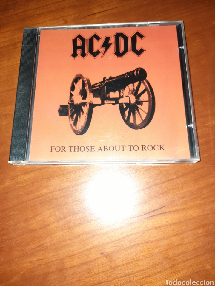 CDs de m&uacute;sica: AC DC For tose about to rock Cd - Foto 1