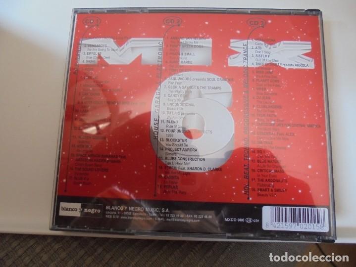 CDs de m&uacute;sica: BLANCO Y NEGRO MIX 6. TRIPLE COMPACTO CON 53 TEMAS. - Foto 2
