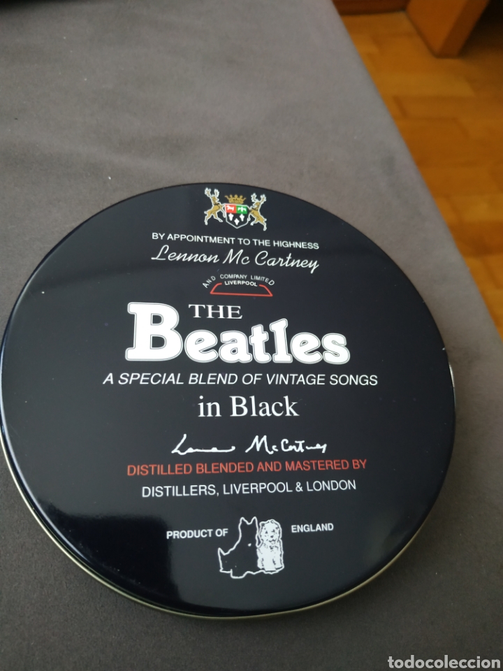 CDs de M&uacute;sica: BEATLES IN BLACK CD METAL CASE
