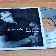 CDs de Música: RICARDO ARJONA DESNUDA CD SINGLE PROMO CARTON DEL AÑO 1999 ESPAÑA CONTIENE 1 TEMA. Lote 400650089