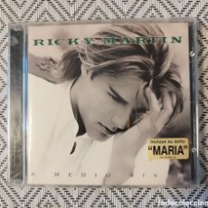 CDs de Música: RICKY MARTIN - A MEDIO VIVIR - ( INCLUYE SU EXITO - MARIA -) CD