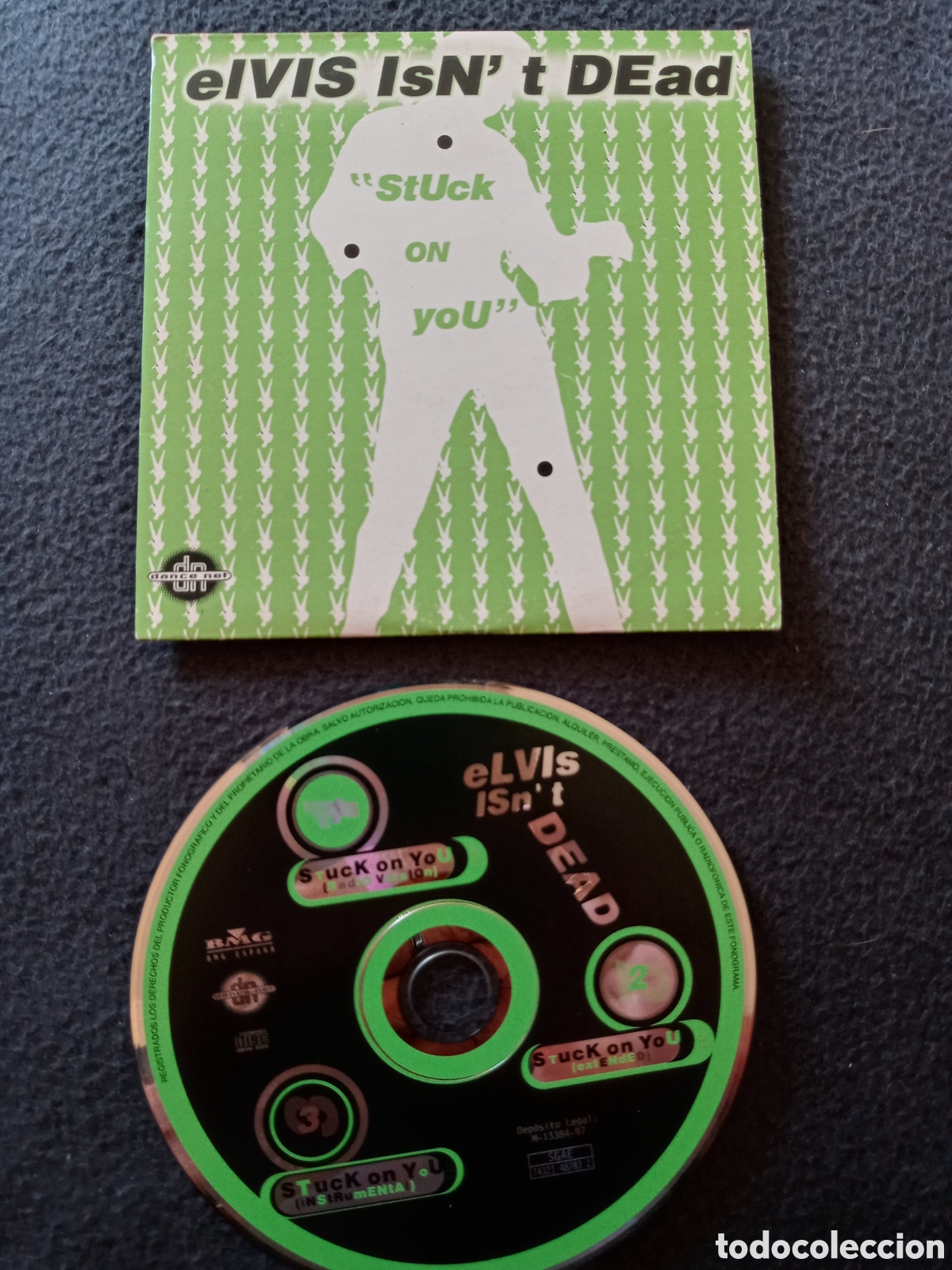 CDs de m&uacute;sica: Elvis isnt dead.stuck on you..3 temas CD - Foto 3