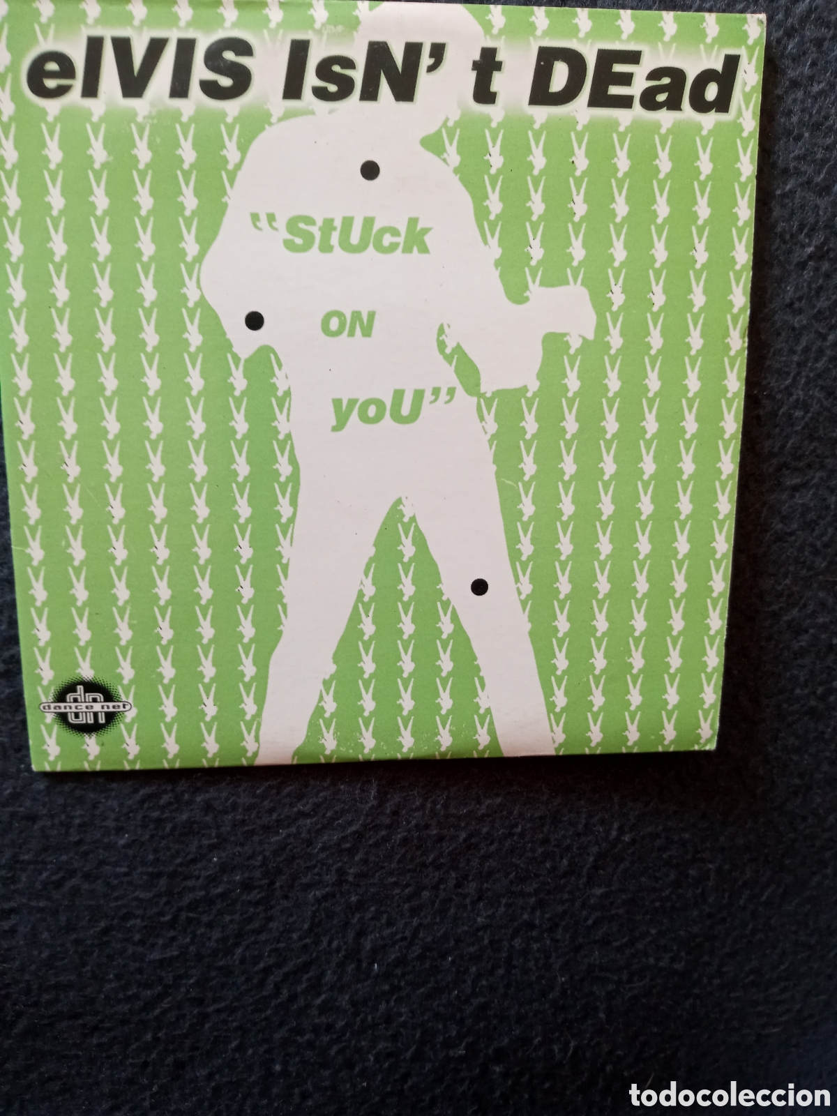 CDs de m&uacute;sica: Elvis isnt dead.stuck on you..3 temas CD - Foto 1