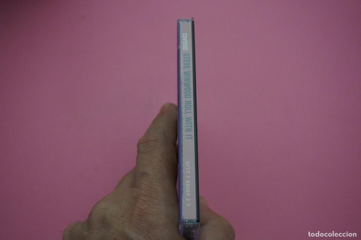 CDs de m&uacute;sica: CD/ STEVE WINWOOD - ROLL WITH IT - Foto 4
