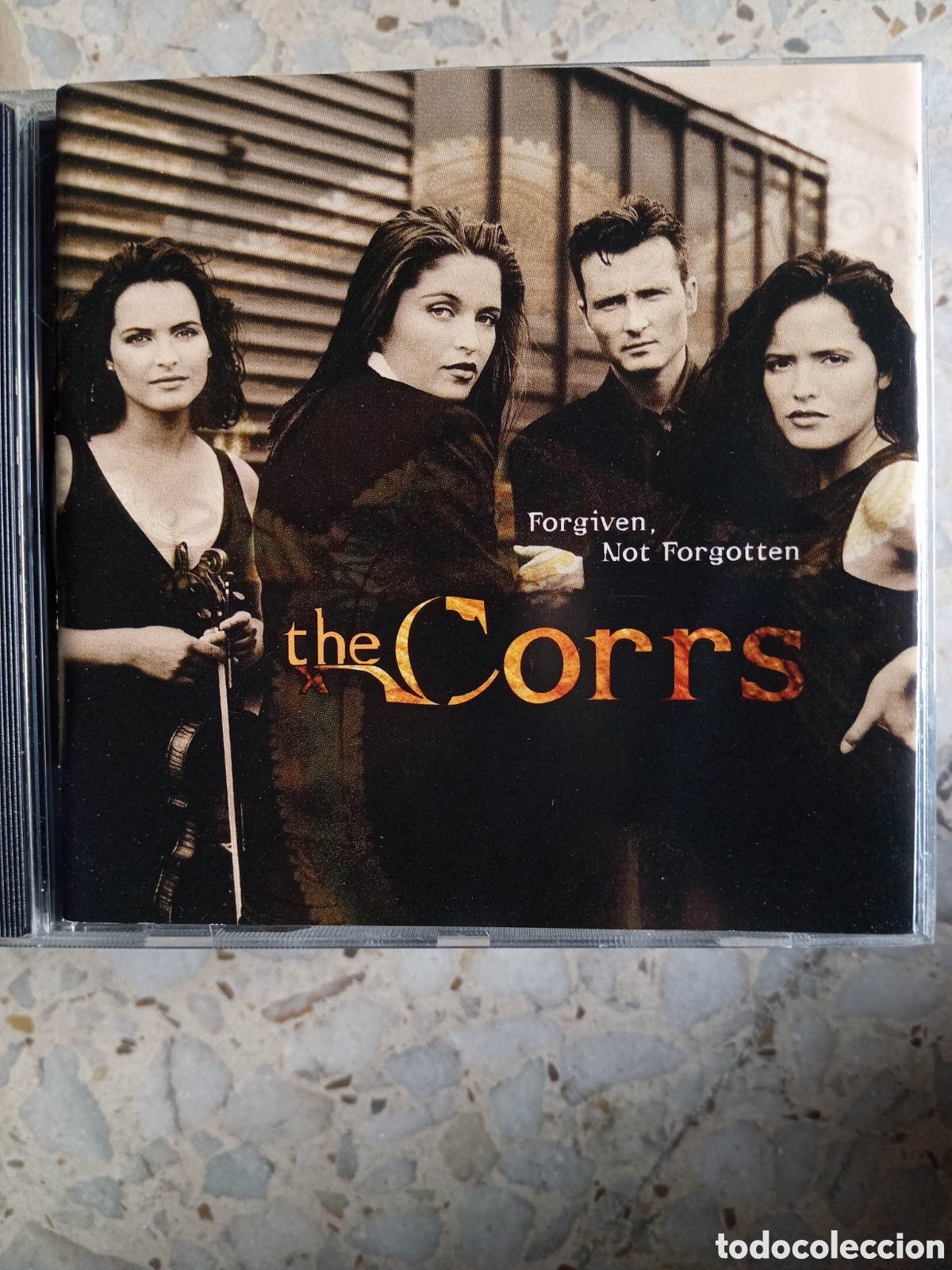 CDs de m&uacute;sica: CD THE CORRS FORGIVEN NOT FORGOTTEN - Foto 1