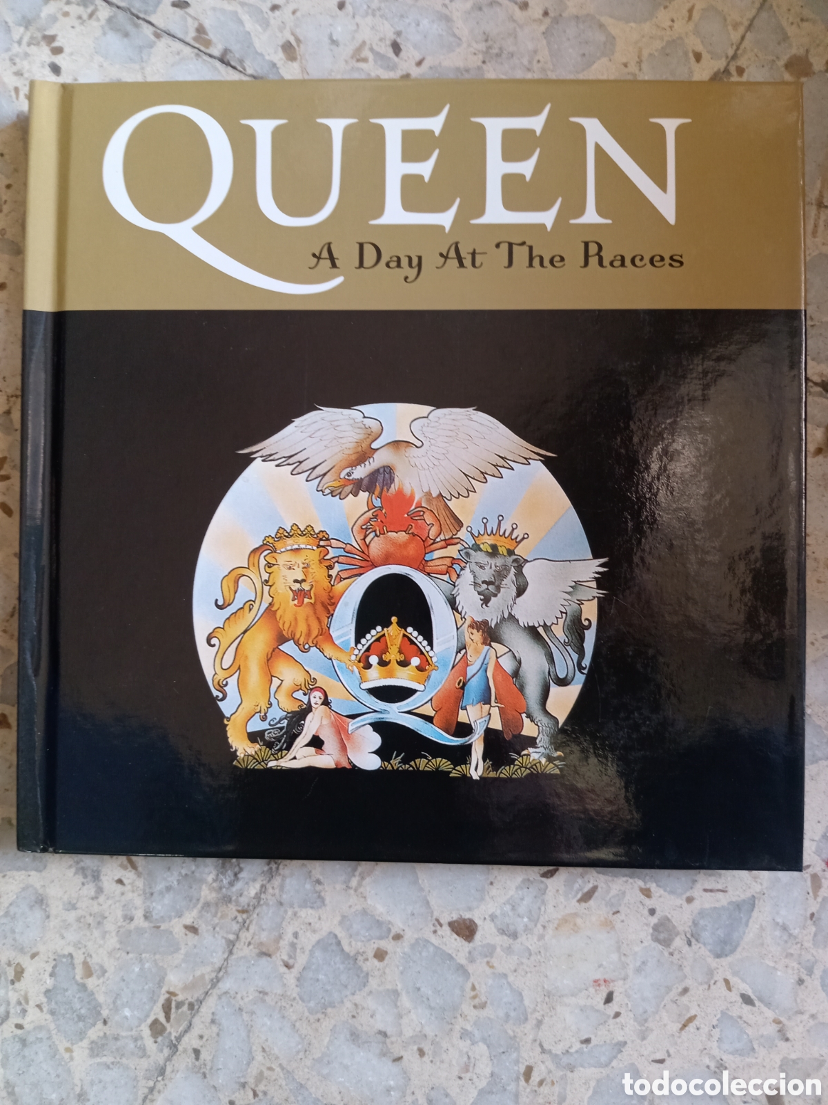 CDs de m&uacute;sica: CD Y LIBRO QUEEN A DAY AT THE RACES - Foto 1