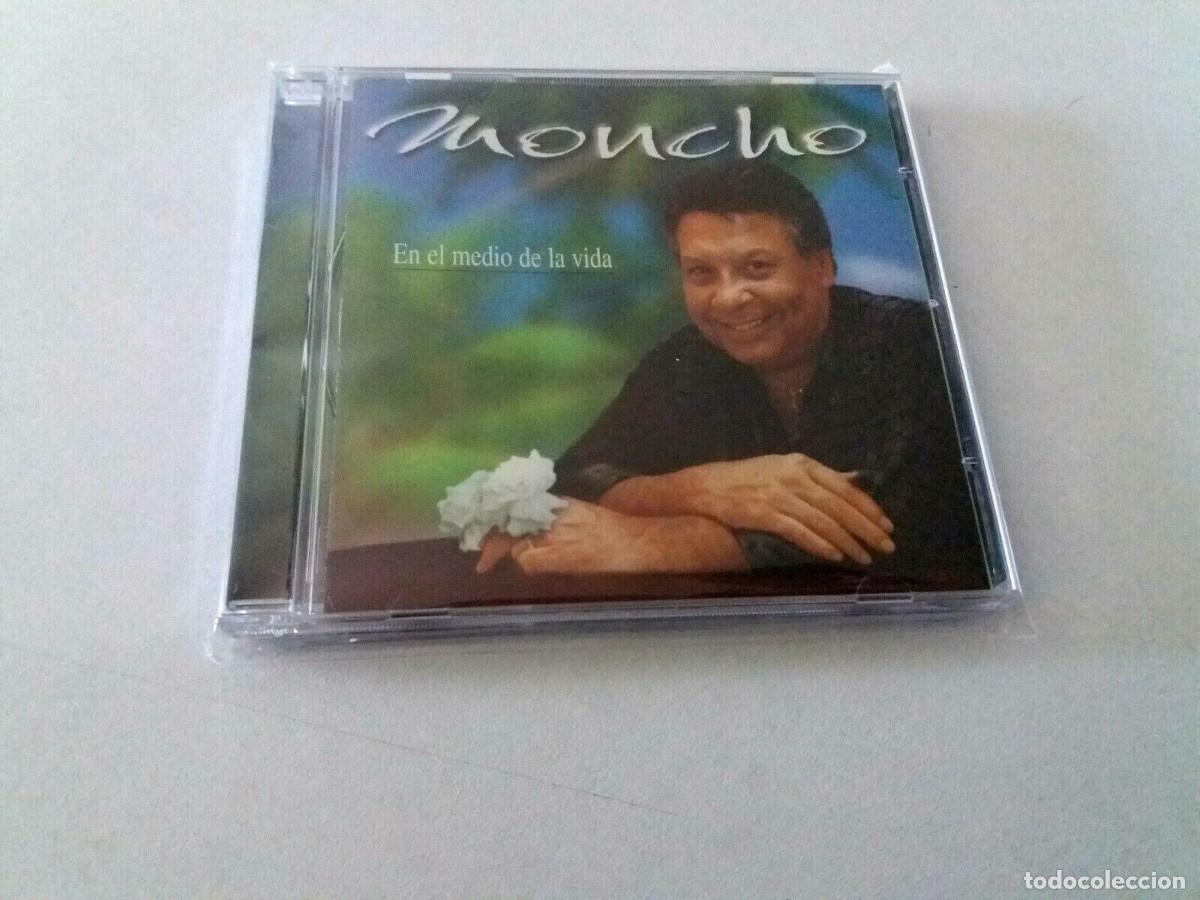 CDs de m&uacute;sica: MONCHO &rdquo;EN EL MEDIO DE LA VIDA&rdquo; CD 12 TRACKS - Foto 1