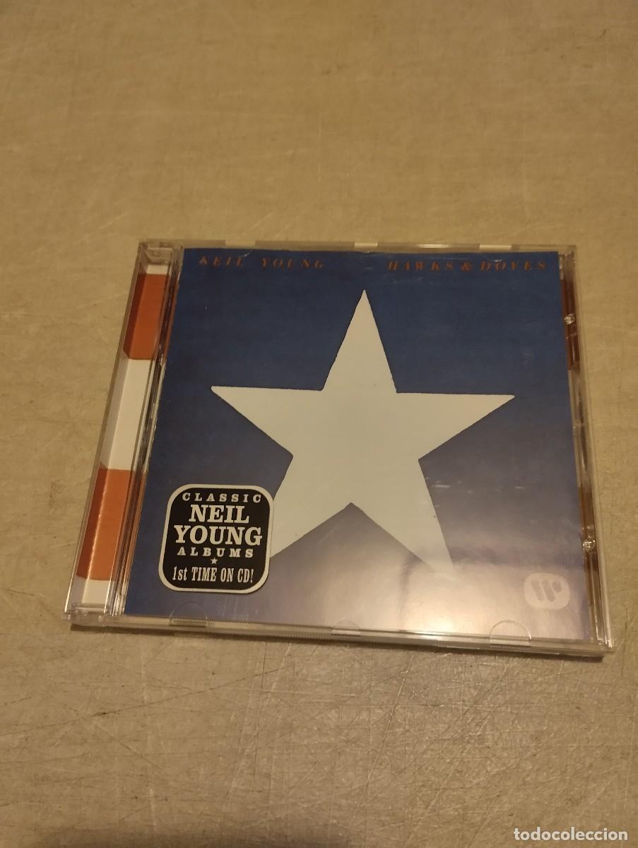 CDs de m&uacute;sica: Neil Young CD Hawks & Doves - Foto 1