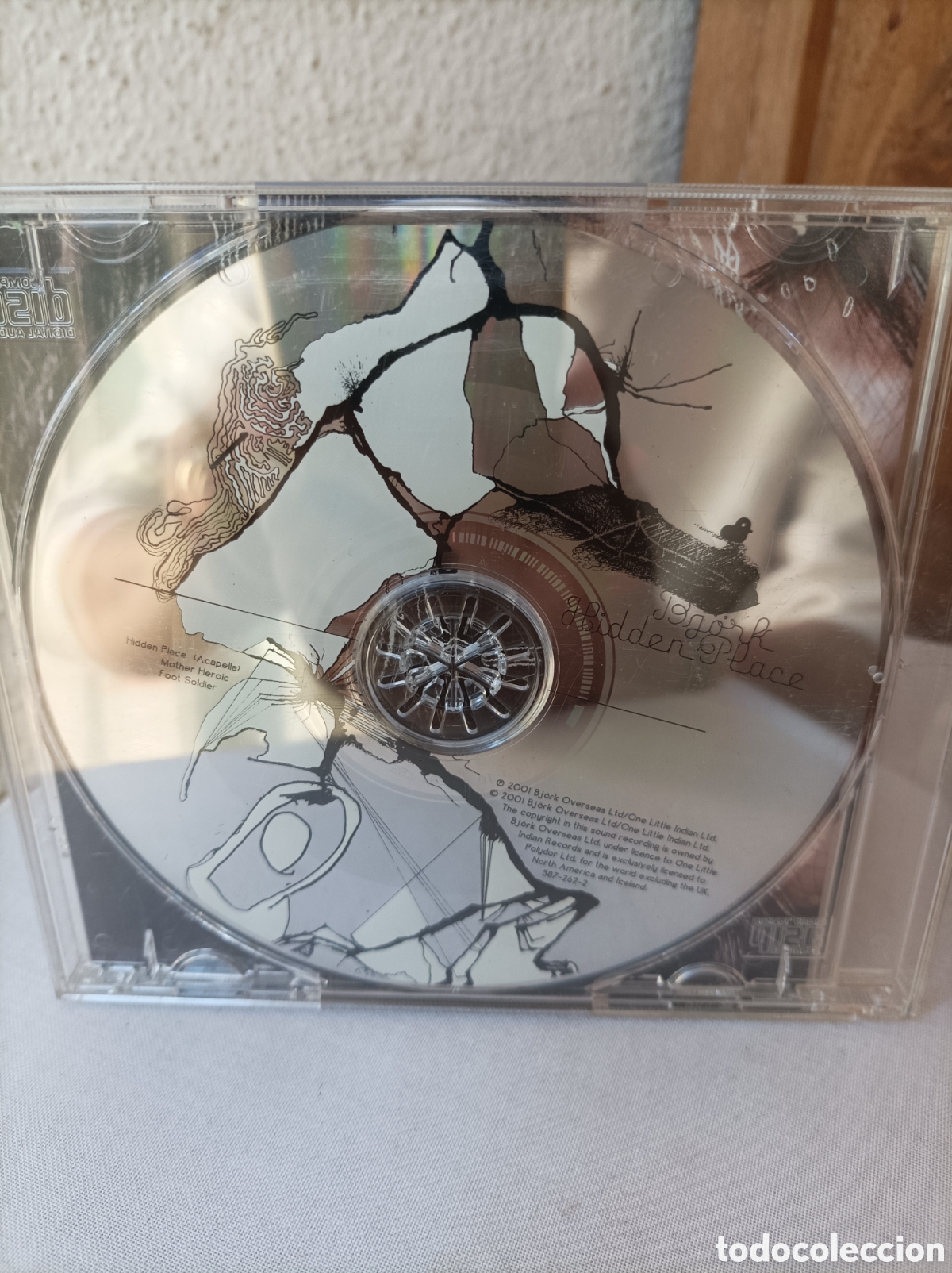 CDs de m&uacute;sica: Bj&ouml;rk. Hidden place. Cd 2 - Foto 2