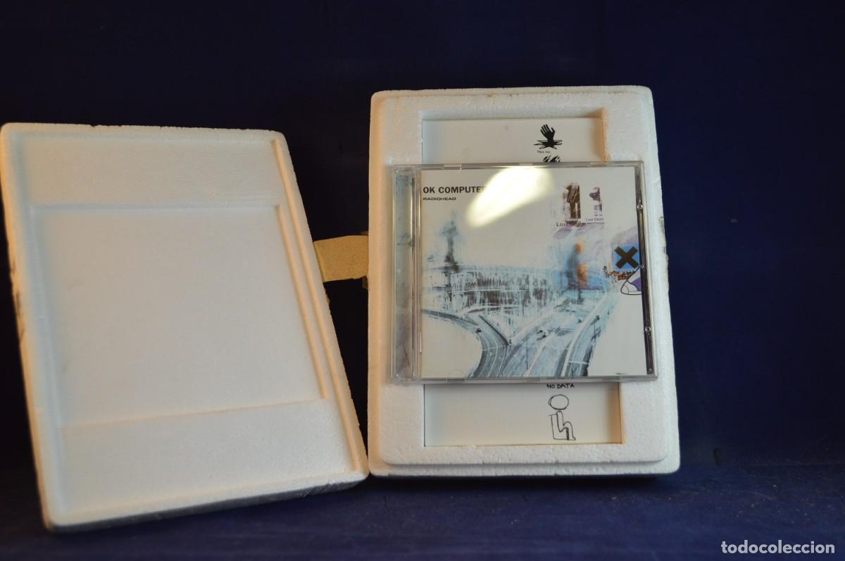 CDs de m&uacute;sica: RADIOHEAD &ndash; OK COMPUTER - CD + VHS - Foto 2