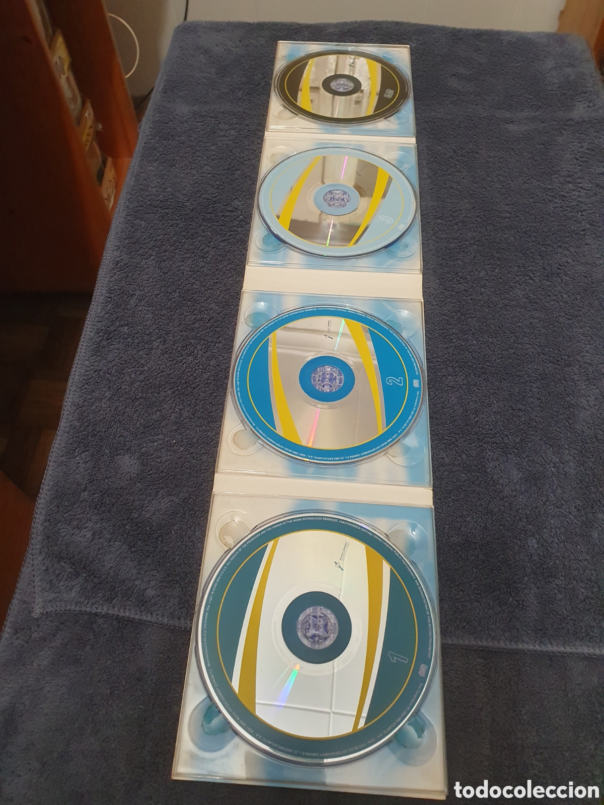 CDs de m&uacute;sica: CD-24. &Ntilde; - Los &Eacute;xitos Del A&ntilde;o 2005, 3 Cds + 1 Dvd, De 2&ordf; Mano. - Foto 3