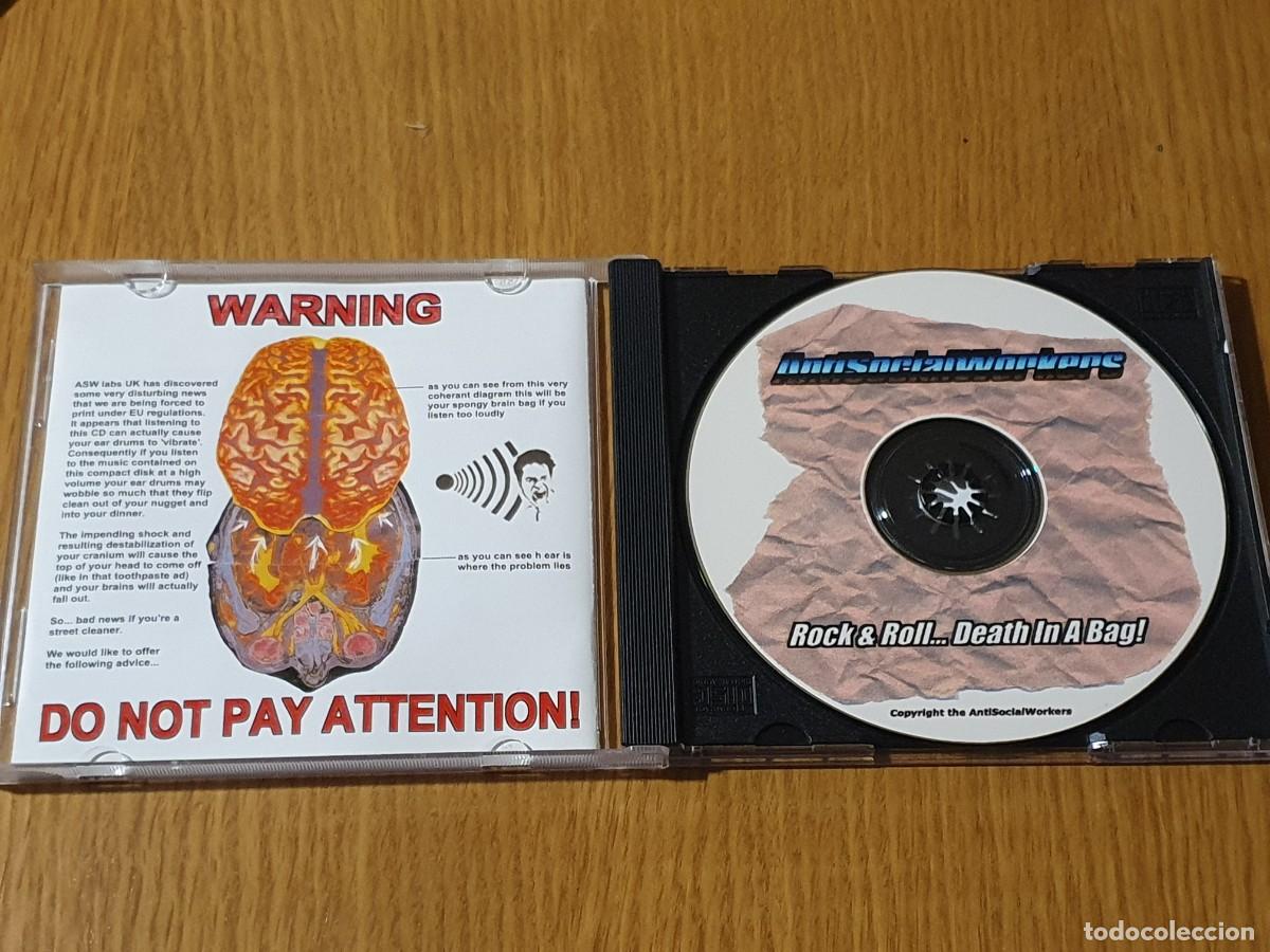 CDs de m&uacute;sica: CD AntiSocialWorkers&nbsp;&ndash;&nbsp;Rock & Roll... Death In A Bag - 2000 - Foto 2