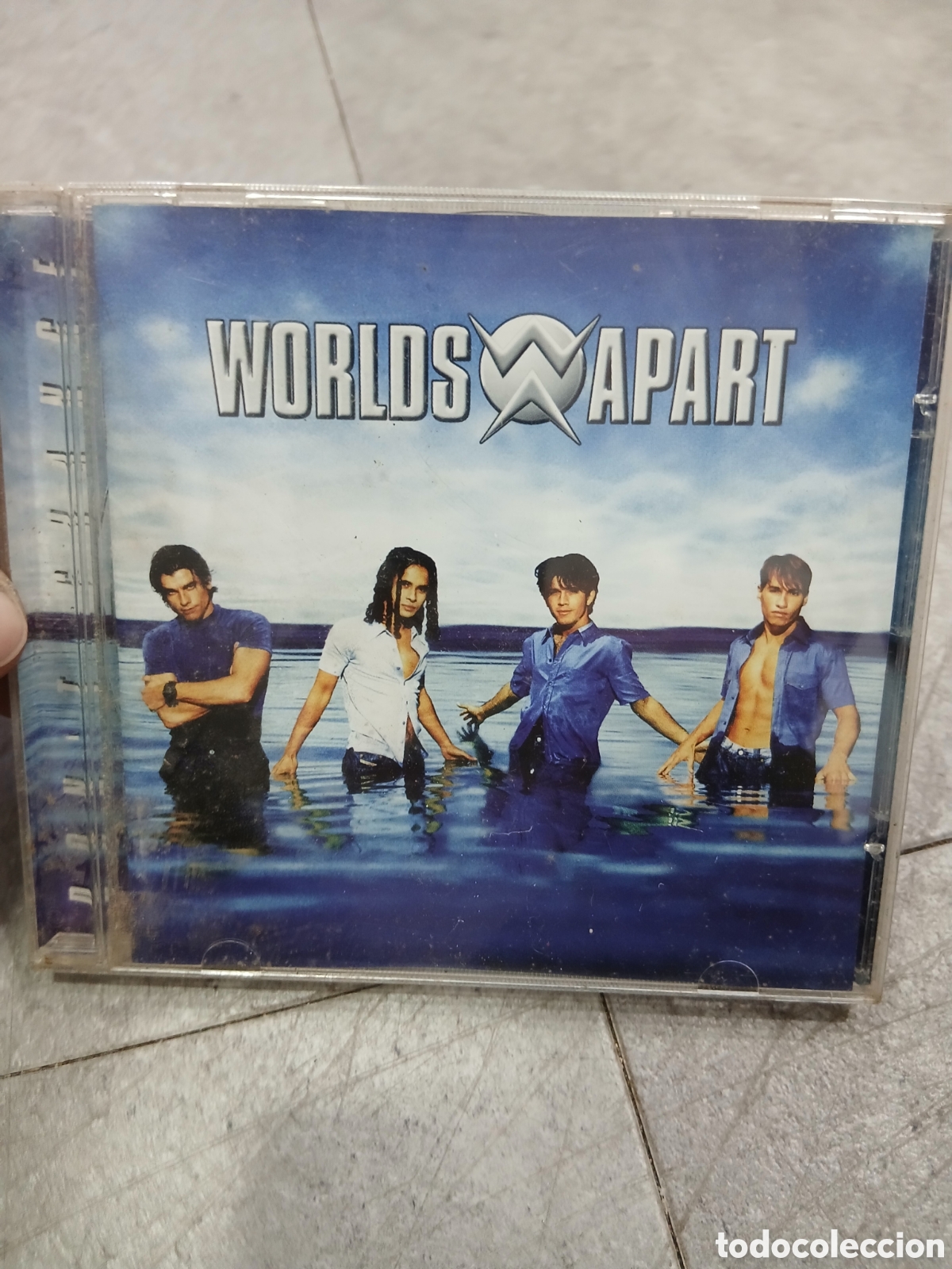 CDs de m&uacute;sica: CD. Worlds apart. (L98) - Foto 1