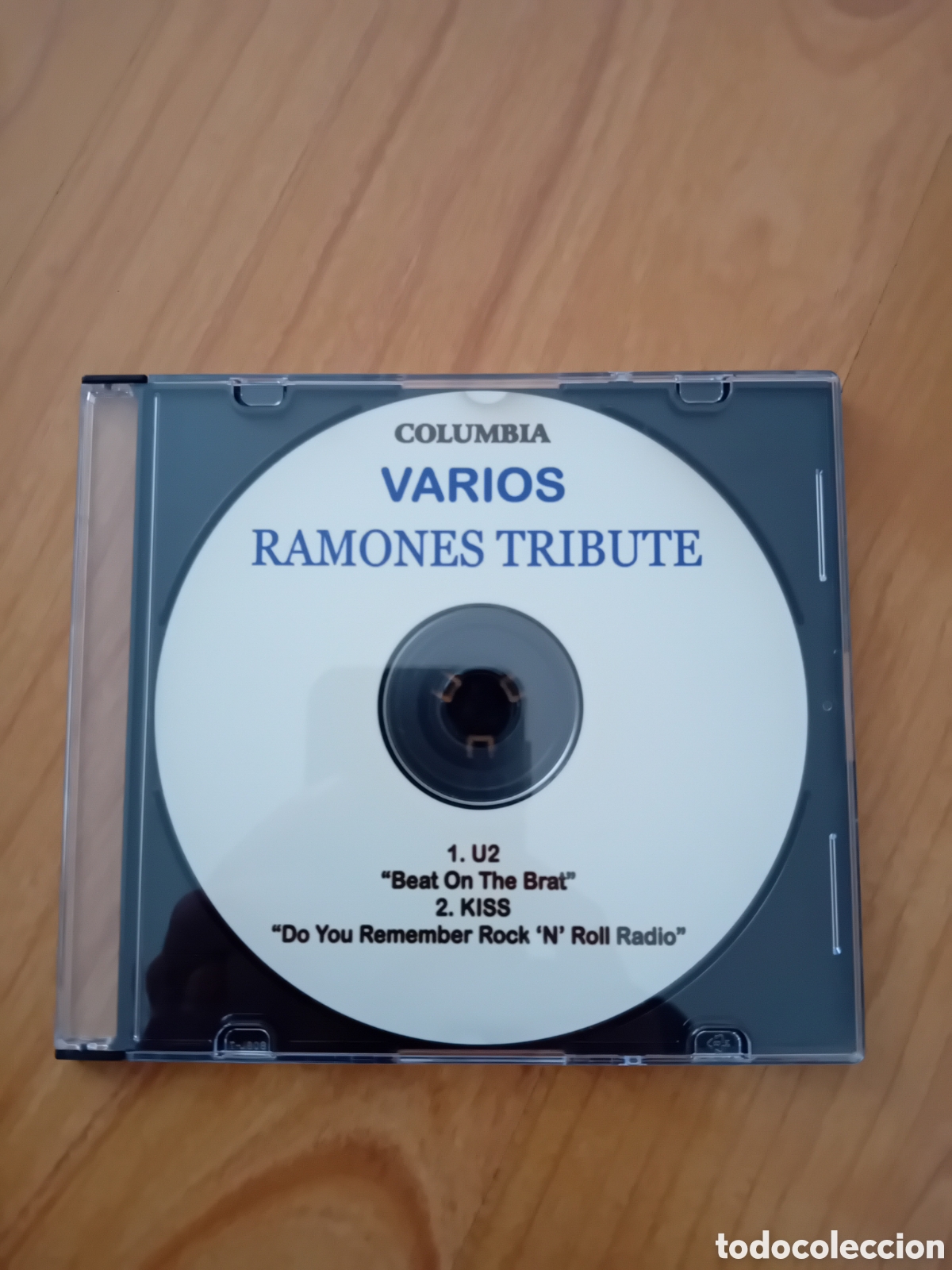 CDs de m&uacute;sica: RAMONES TRIBUTE. U2. KISS - Foto 1