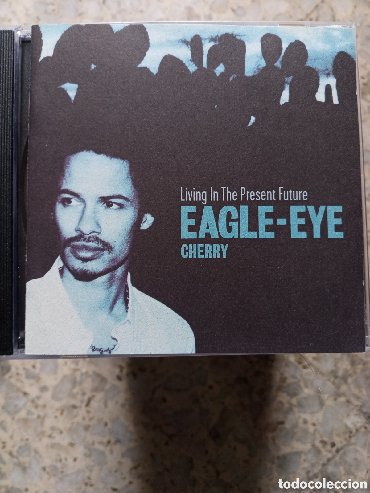 CDs de m&uacute;sica: CD EAGLE EYE CHERRY LIVING IN THE PRESENT FUTURE - Foto 1