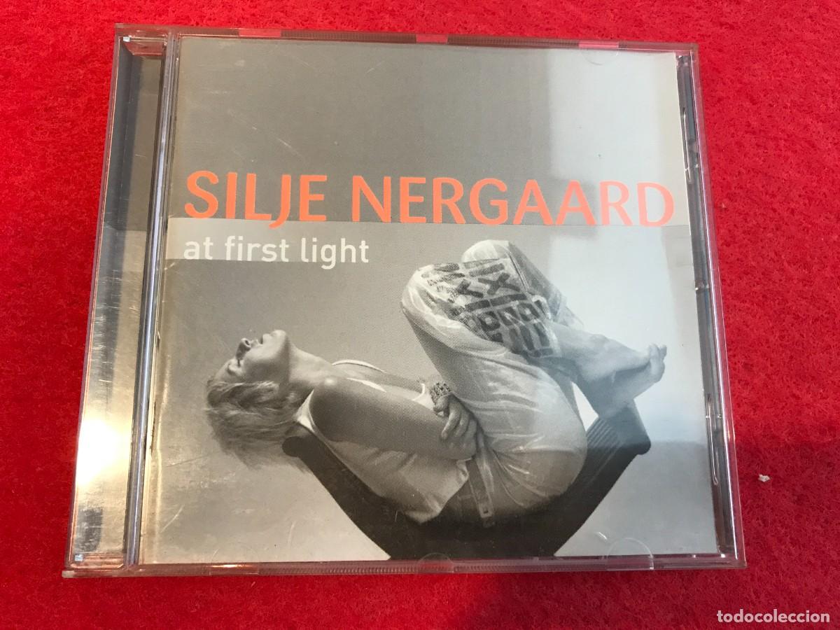 CDs de m&uacute;sica: CD. SILJE NERGAARD. AT FIRST LIGHT. 2001 - Foto 1