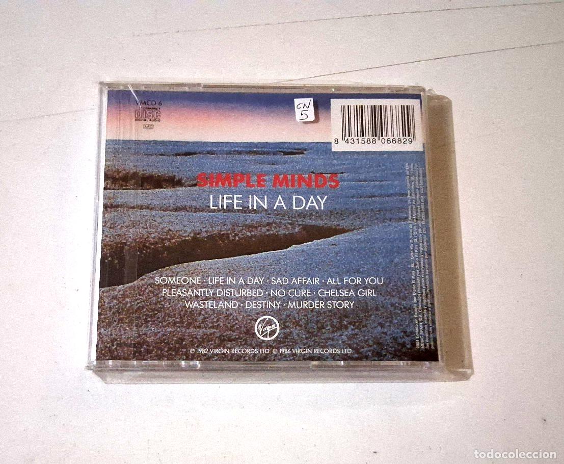 CDs de m&uacute;sica: SIMPLE MINDS &rdquo;LIFE IN A DAY&rdquo; CD 10 TRACKS COMO NUEVO - Foto 2