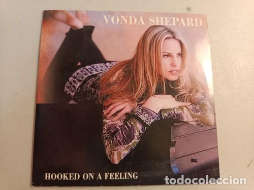 CDs de m&uacute;sica: CD VONDA SHEPARD - HOOKED ON A FELLING (CD MAXI) - Foto 1