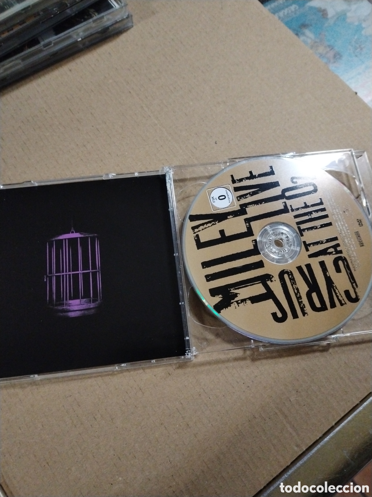 CDs de m&uacute;sica: MILEY CYRUS - CAN&acute;T BE TAMED. 2 CDs - Foto 4