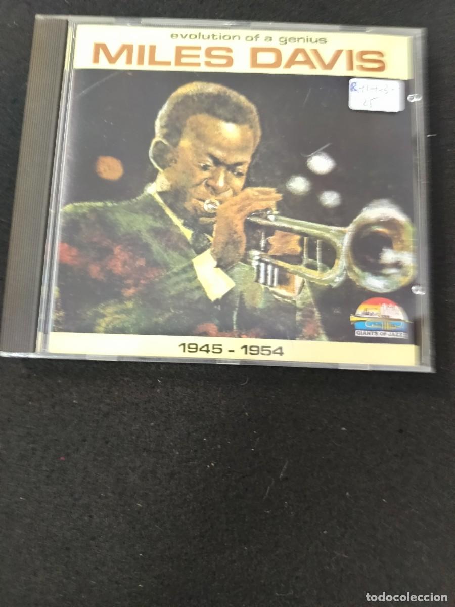 CDs de m&uacute;sica: CD. MILES DAVIS. EVOLUTION OF A GENIUS. 1945-1954 - Foto 1