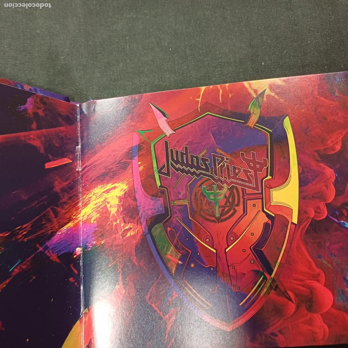 CDs de m&uacute;sica: JUDAS PRIEST/INVINCIBLE SHIELD/CD METAL LIBRO DIGIPACK. - Foto 2