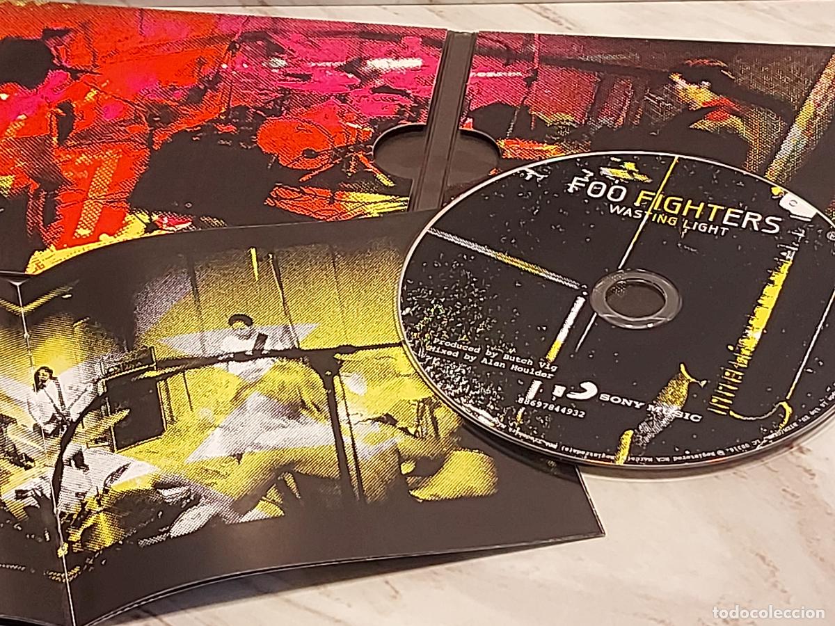 CDs de m&uacute;sica: FOO FIGHTERS / WASTING LIGHT / DIGIPACK-SONY-2011 / 11 TEMAS / DE LUJO - Foto 2