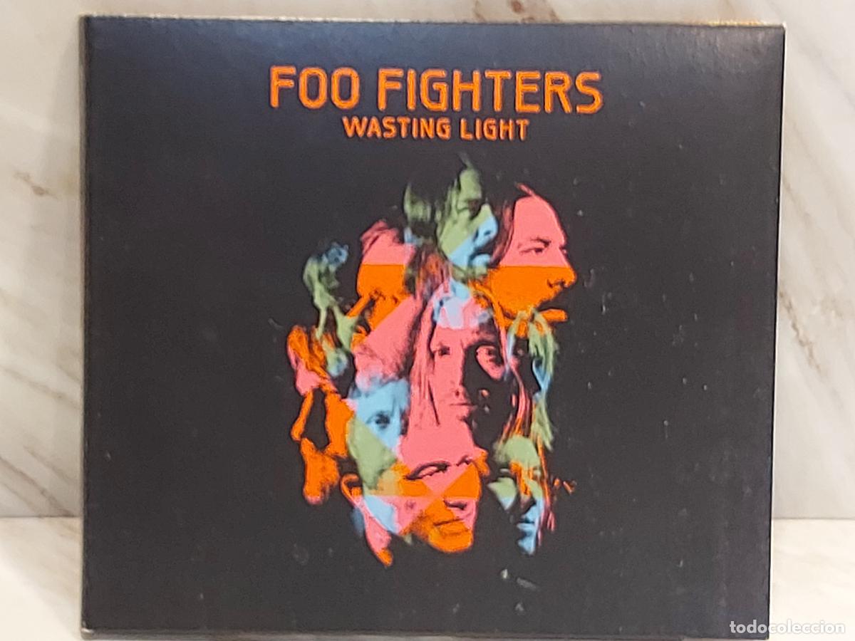 CDs de m&uacute;sica: FOO FIGHTERS / WASTING LIGHT / DIGIPACK-SONY-2011 / 11 TEMAS / DE LUJO - Foto 1