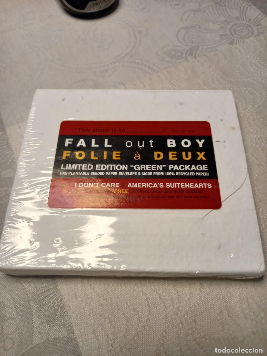 Musik-CDs: RAR CD. FALL OUT BOY. FOLIE &Agrave; DEUX. LIMITED EDITION. GREEN PACKAGE