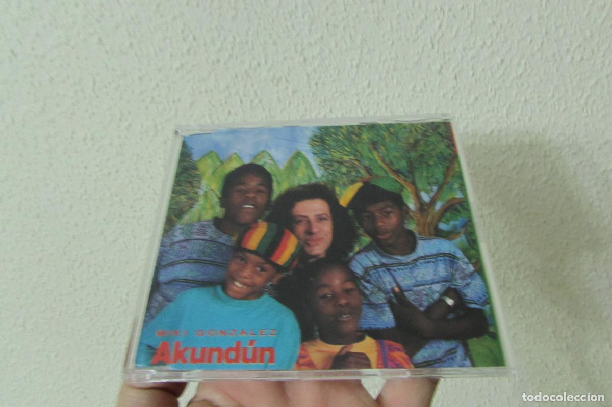 Music CDs: Miki Gonz&aacute;lez &lrm;&ndash; Akund&uacute;n 11 TEMAS