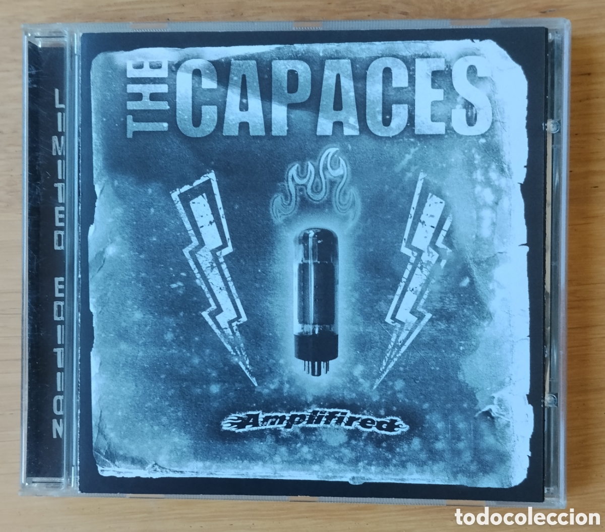 CDs de m&uacute;sica: THE CAPACES : &rdquo;AMPLIFIRED&rdquo; CD 2005 - PUNK - HARDCORE - Foto 1