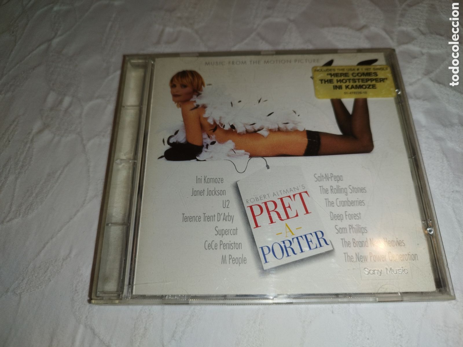 CDs de m&uacute;sica: CD. PRET A PORTER. BANDA SONORA DE LA PELICULA. SONY MUSIC, 1994.