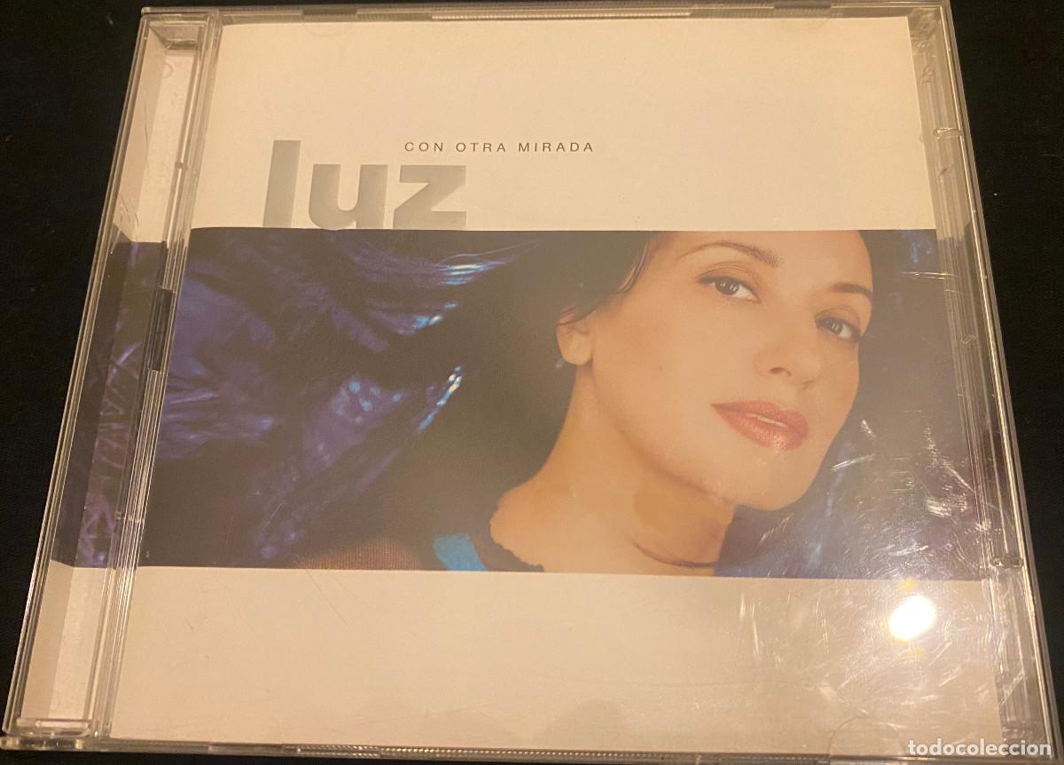 CD di Musica: 'Con otra mirada', de Luz Casal. Pop. CD con 12 temas + V&iacute;deo CD con documental. 2002. Buen estado.