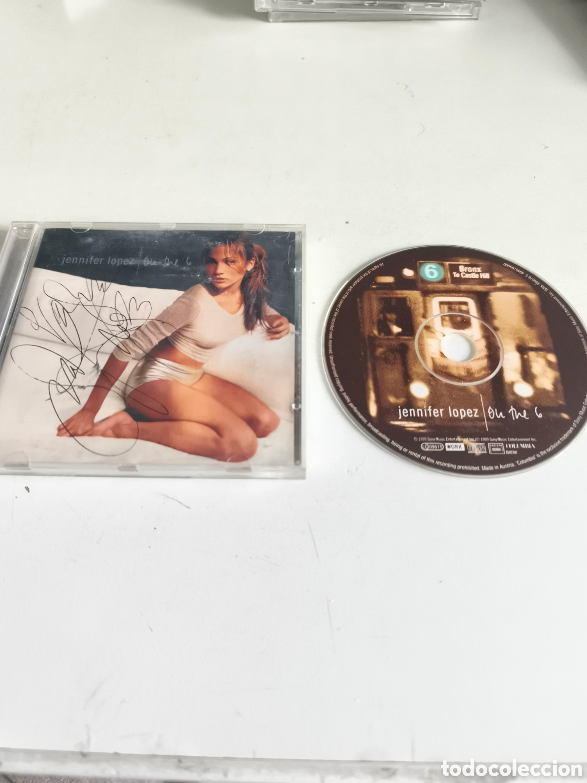 Musik-CDs: Antiguo CD de Jennifer L&oacute;pez , On the 6 firmado