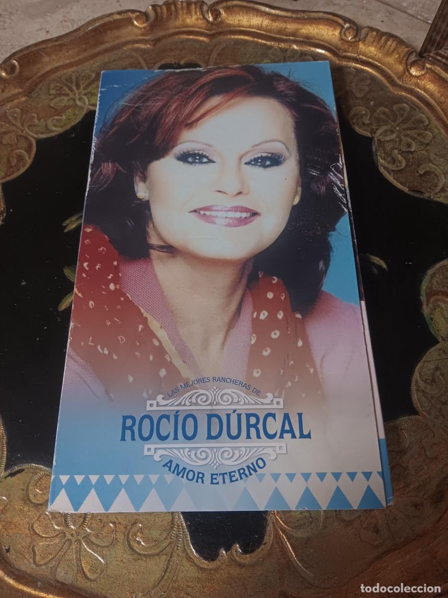 CDs de m&uacute;sica: recopilatorio de Roc&iacute;o D&uacute;rcal titulado Amor Eterno, el cual re&uacute;ne sus mejores canciones rancheras.El
