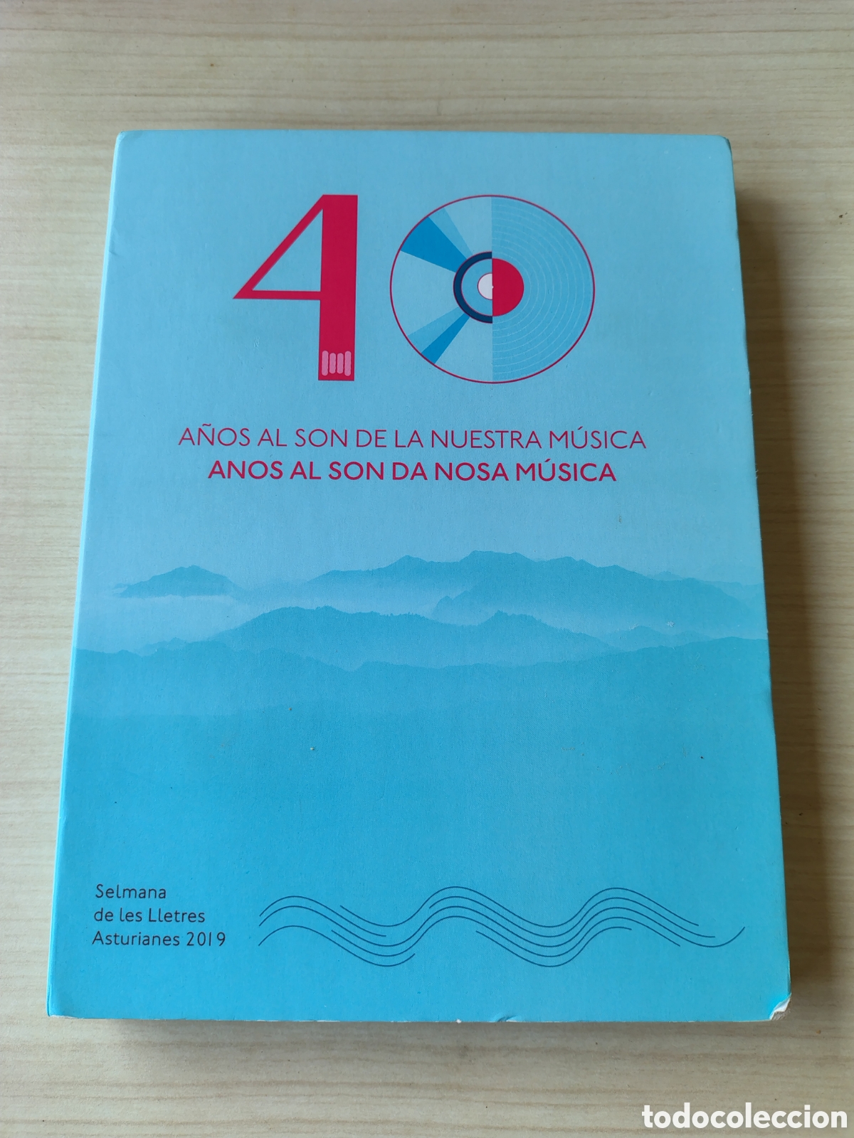 CDs de m&uacute;sica: 40 ANOS AL SON DA NOSA MUSICA 2CD BOX + LIBRETO 40 PGS ( 2019 ASTURIAS) NUBERU DIXEBRA BELE&Ntilde;O SKANDA