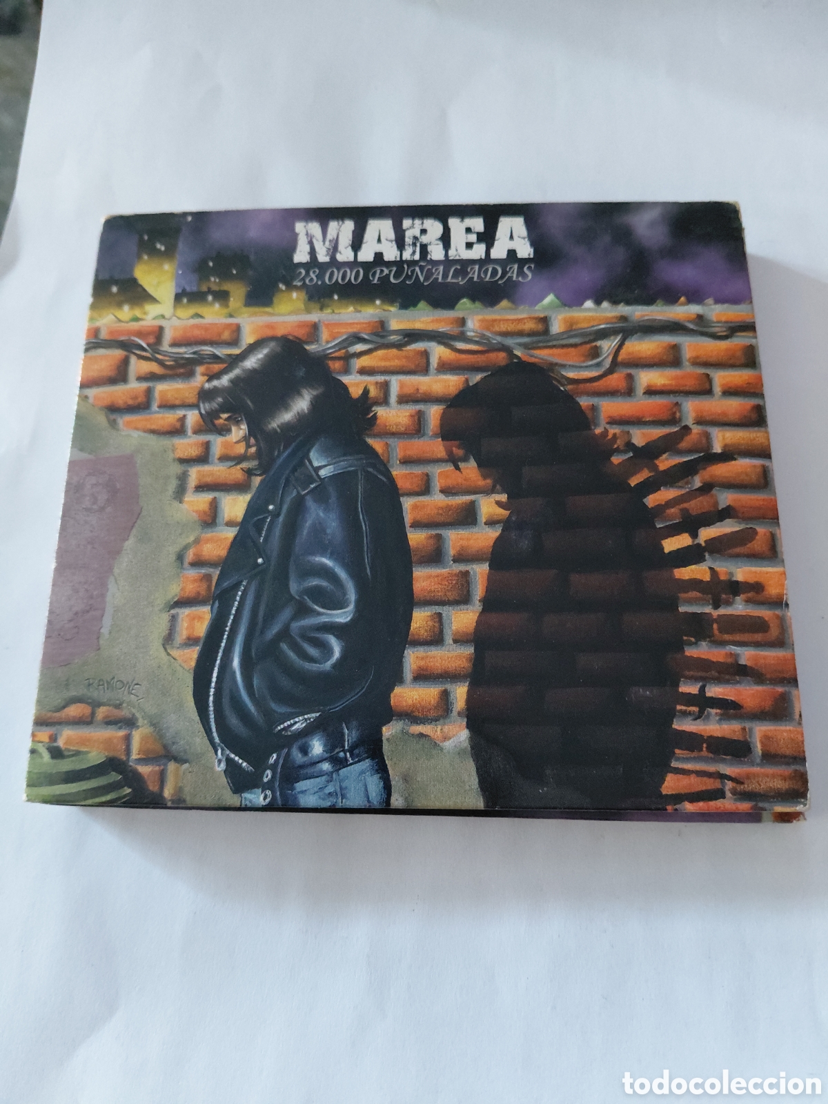 CDs de m&uacute;sica: 2 cd marea 28.000 pu&ntilde;aladas mas cd de regalo marea las aceras estan llenas de piojos solo hay un dvd