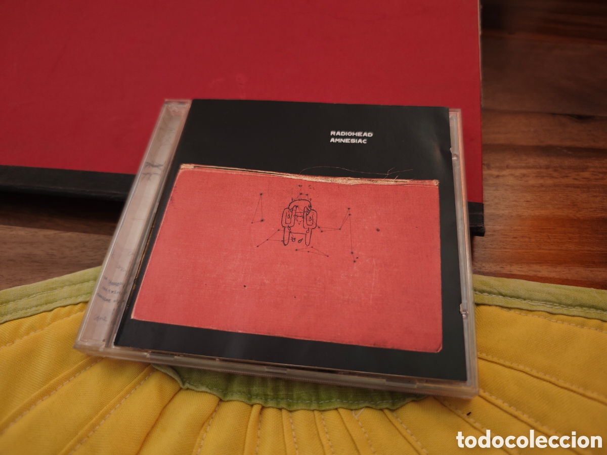 CDs de m&uacute;sica: CD de Radiohead, &aacute;lbum Amnesiac. Edici&oacute;n con libreto