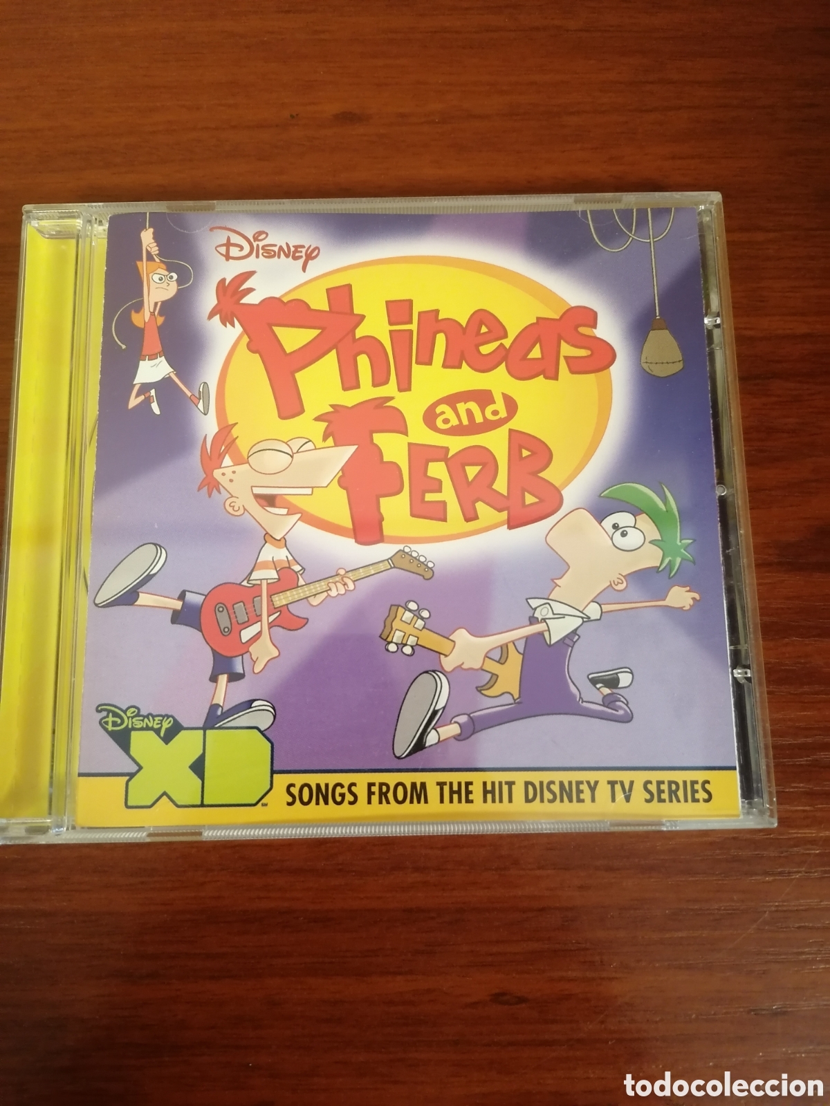CDs de m&uacute;sica: Phineas And Ferb. Songs From The Dysney Serie.1CD Con Canciones En Ingl&eacute;s+1CD En Espa&ntilde;ol.Leer.