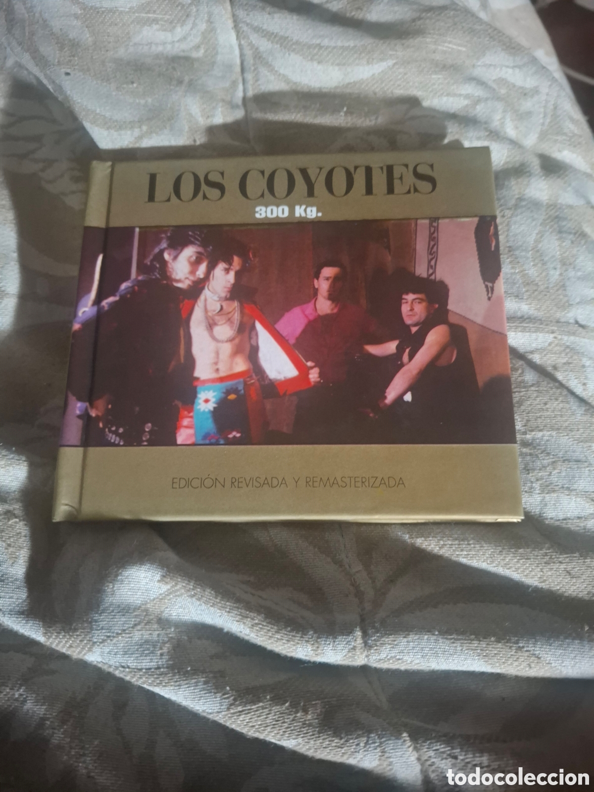 CDs de m&uacute;sica: Los Coyotes 300 kgs recopilatorio 18 temas. Libro interior con letras y fotos