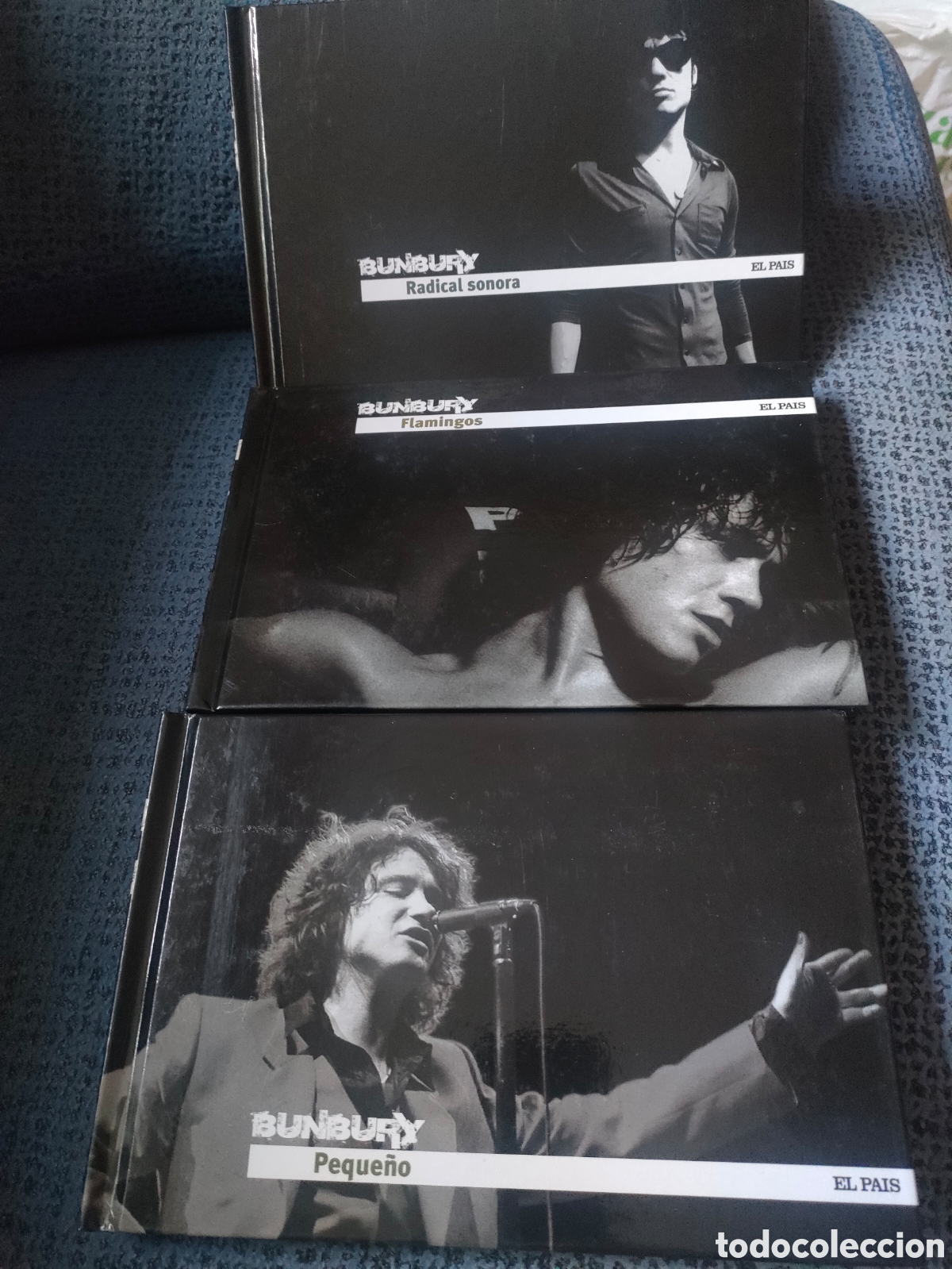 CDs de m&uacute;sica: Bunbury Radical Sonora, Flamingos y Peque&ntilde;o. El pa&iacute;s. Incluyo cd suelto de Peque&ntilde;o Cabaret Ambulante