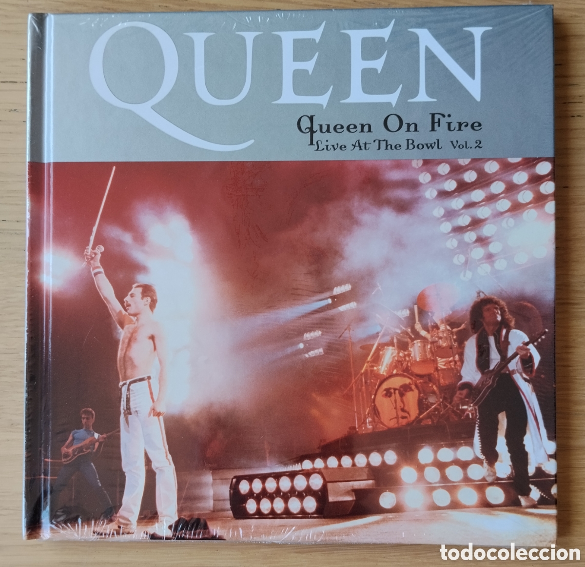 CDs de m&uacute;sica: QUEEN : &rdquo;QUEEN ON FIRE. LIVE AT THE BOWL VOL.2&rdquo; DIGIBOOK (CD+LIBRO) 2008 - EDICI&Oacute;N REMASTERIZADA
