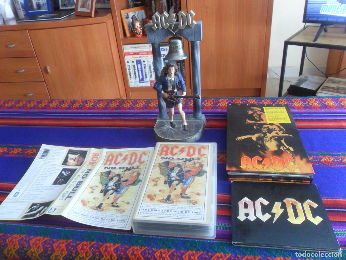 CDs de m&uacute;sica: AC/DC BONFIRE BOX SET, VHS NO BULL, CD BLACK ICE Y FIGURA ANGUS YOUNG HELLS BELLS. ENTRA Y MIRA.