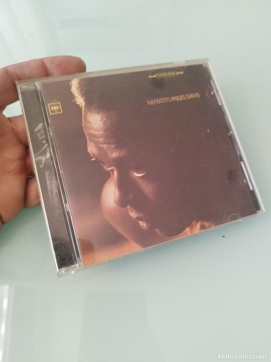 CDs de m&uacute;sica: Miles David, Nefertiti. Solo caja con libreto sin cd.